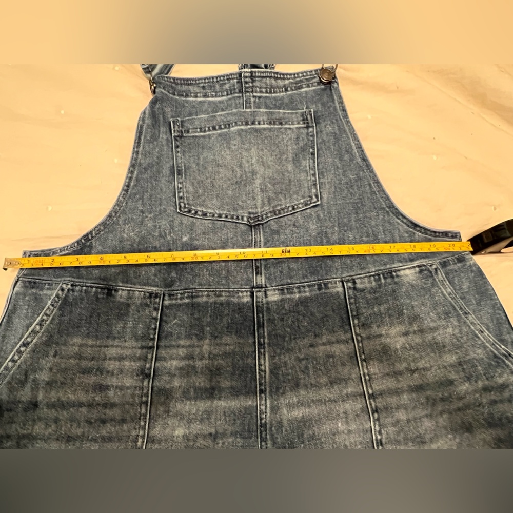Aerie shortalls size XL with flower detail on rear pocket - Picture 6 of 7